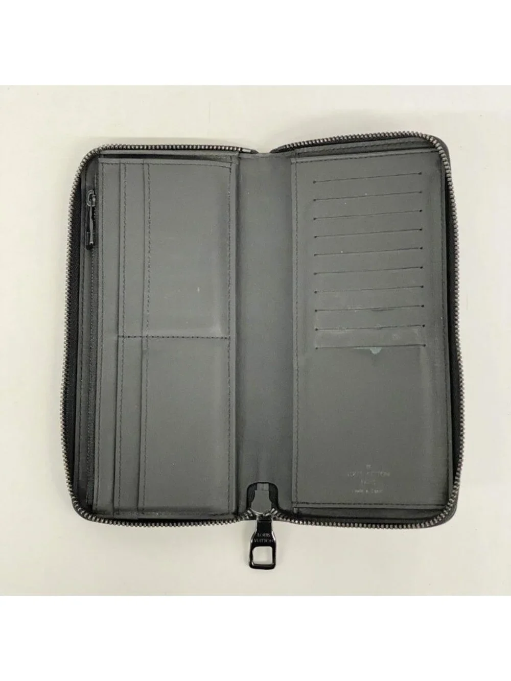 Louis Vuitton Wallet Taurillon Zippy Vertical Black
